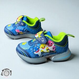 Baby Shark Light Up Sneakers Toddler 5C Blue Neon Green Velcro Strap NWOT